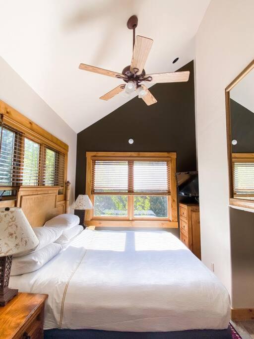 2br Mountain Luxury Skiin Out Amenities *