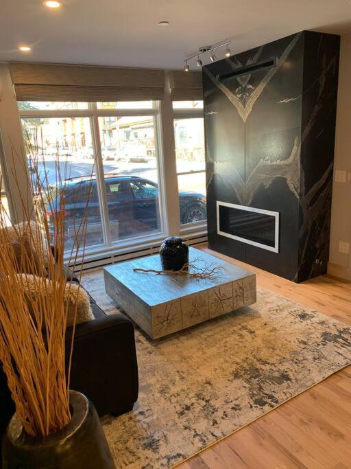 Luxurious1br In Town And Steps To The Gondola Holiday home