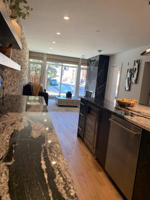 Holiday home Luxurious1br In Town And Steps To The Gondola *