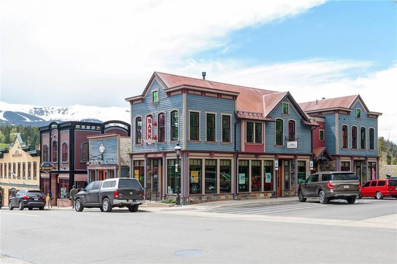 The Lavish Lincoln Luxe Alpine Loft