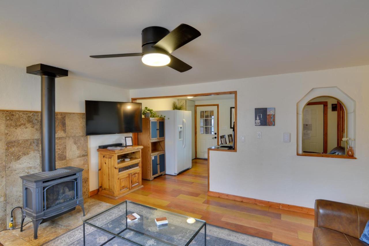 Holiday home Getaway About Half Mi To Downtown!