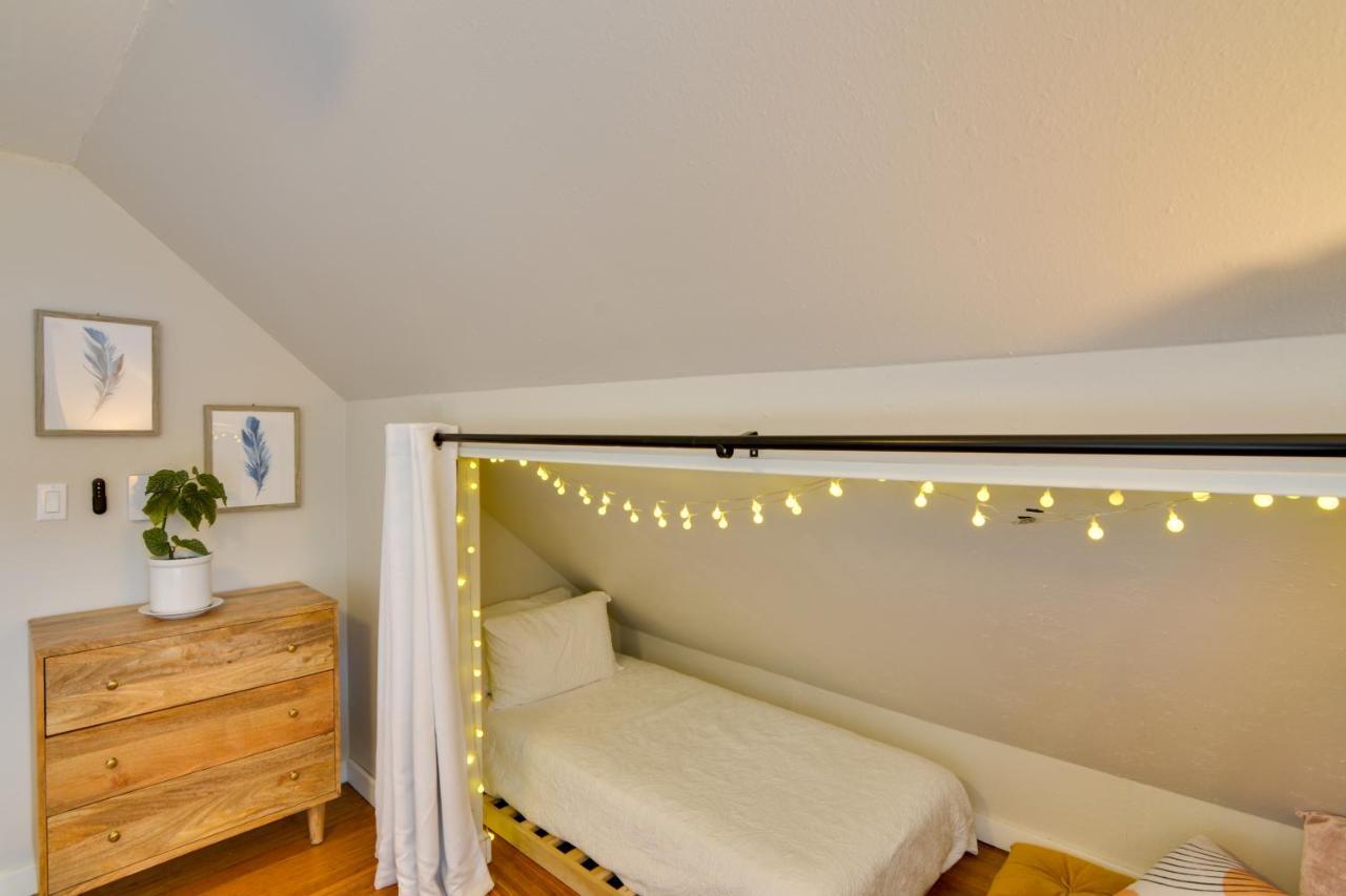 Holiday home Getaway About Half Mi To Downtown!
