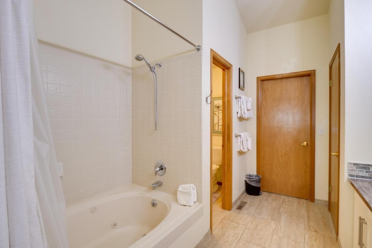 Holiday home Homey Dog-friendly Retreat With Deck In Dtwn Frisco! *