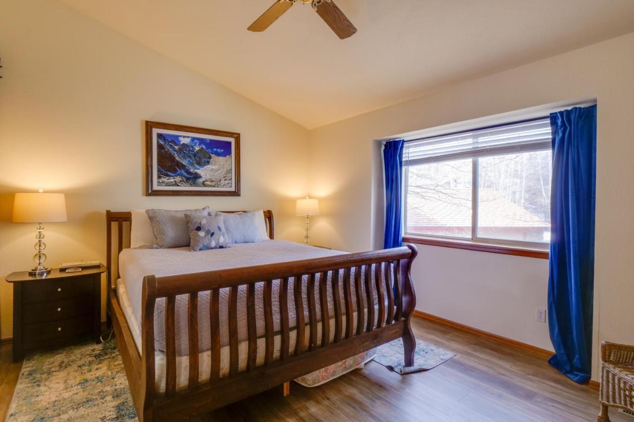 Holiday home Homey Dog-friendly Retreat With Deck In Dtwn Frisco!