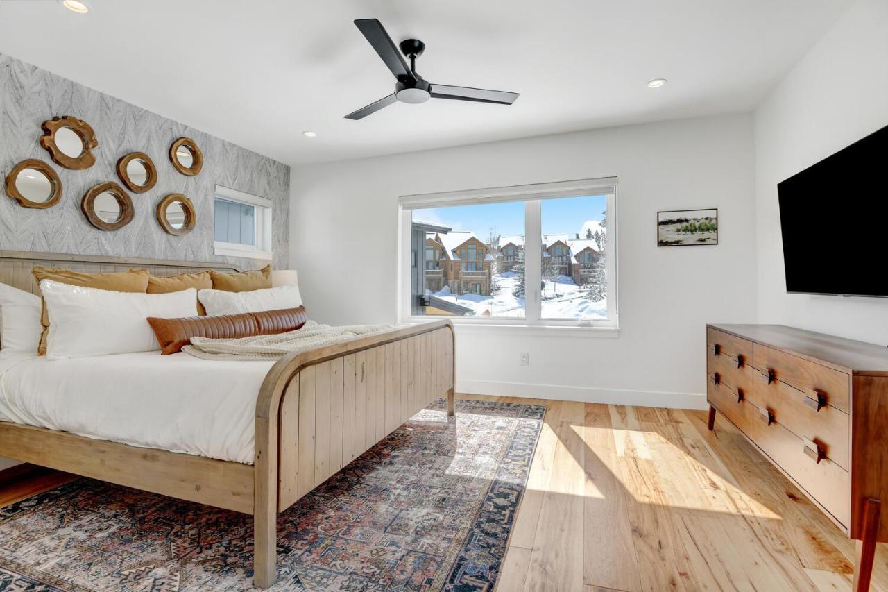 Luxury 1219: Hot Tub Retreat With Peloton And Scenic Views Fraser