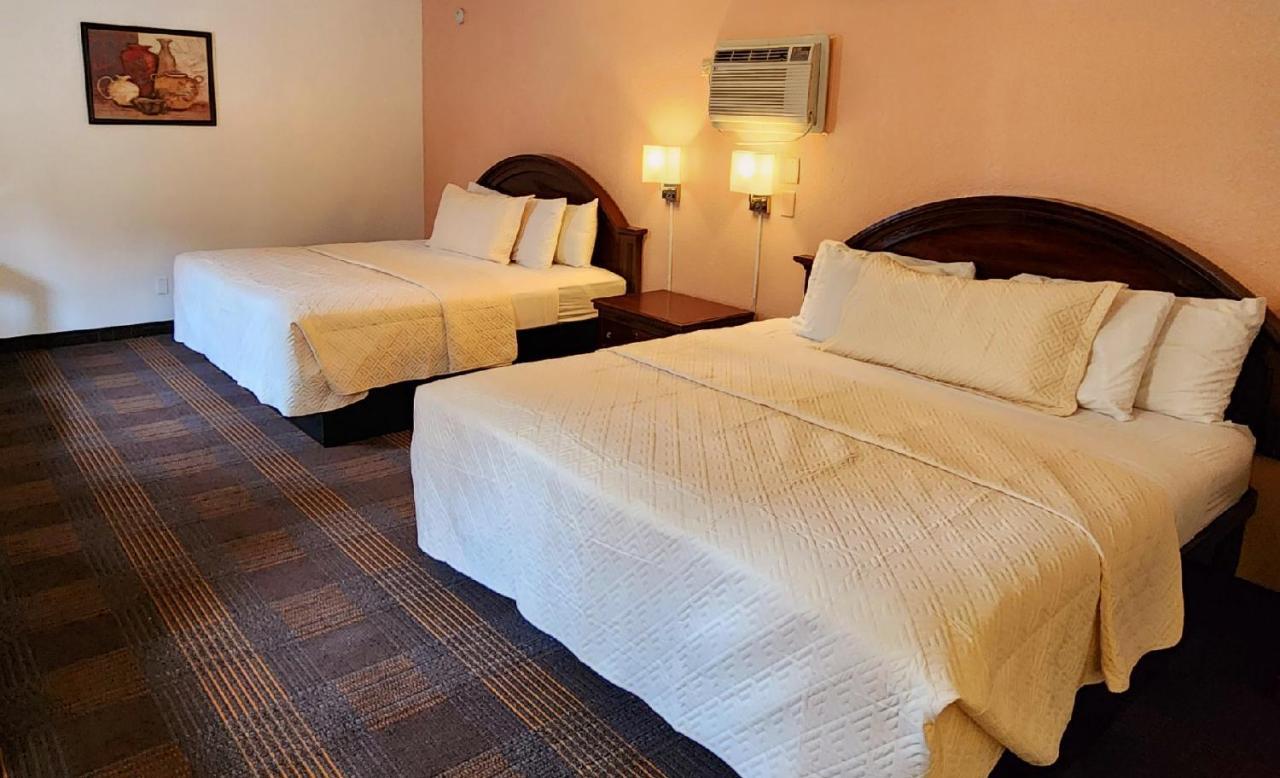 Silver Saddle Motel 2*