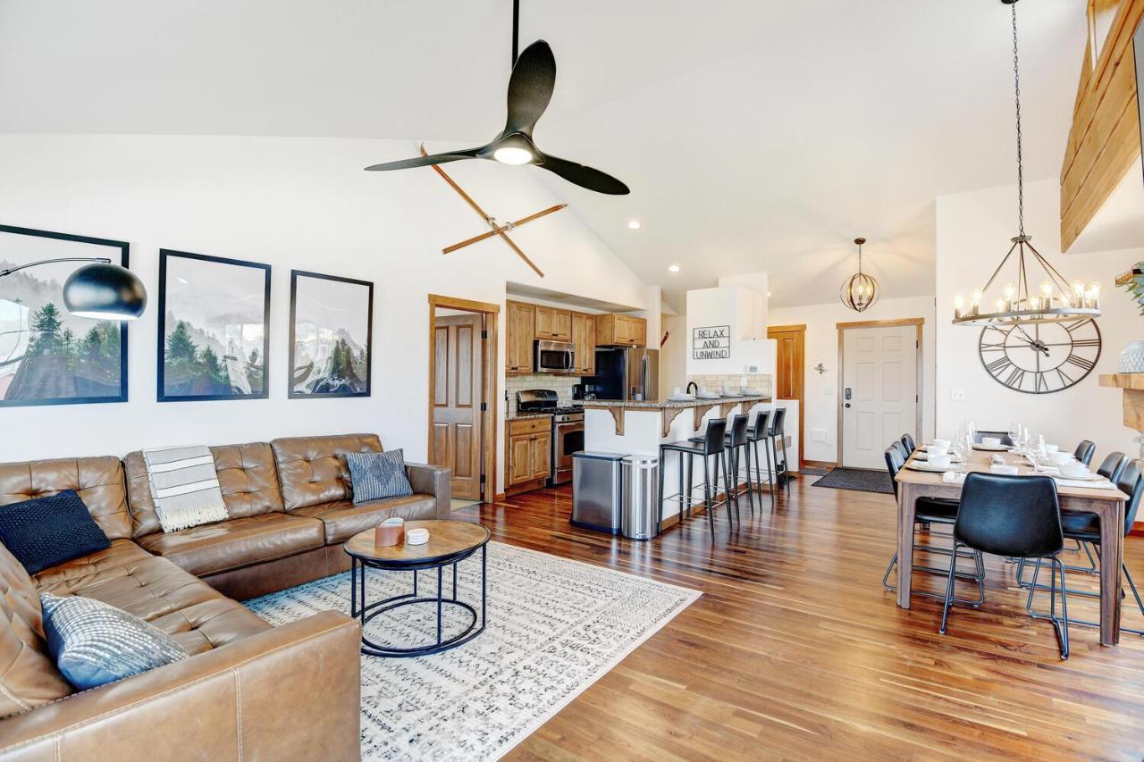 Luxury 35: Mountain Retreat With Hot Tub & Activity Perks * Fraser
