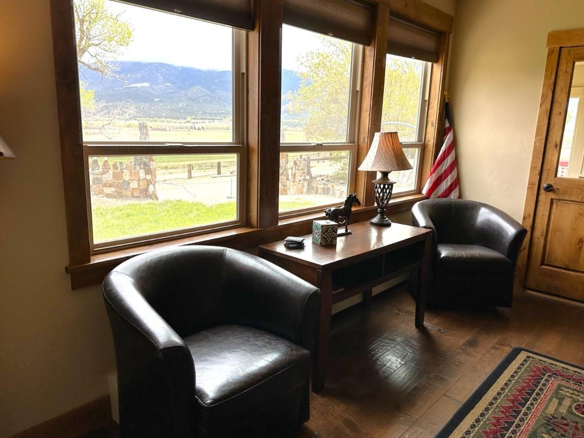 Villa Private Retreat On Working Horse And Cattle Ranch *