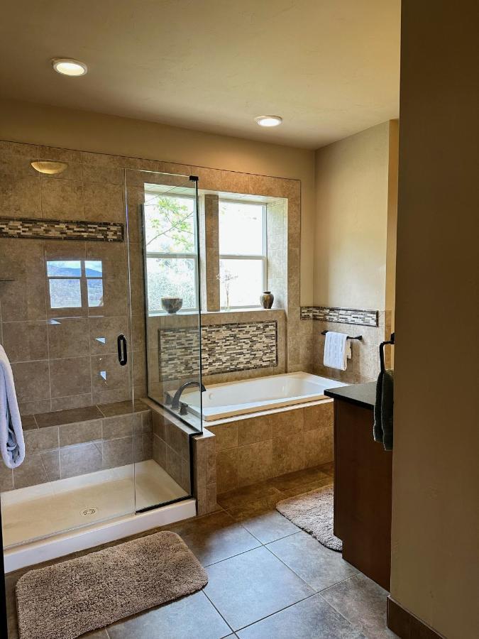 Private Retreat On Working Horse And Cattle Ranch Villa