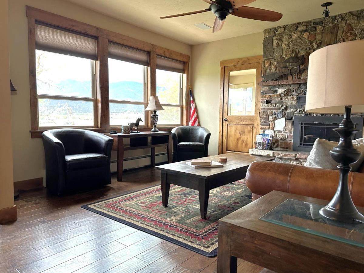 Private Retreat On Working Horse And Cattle Ranch *