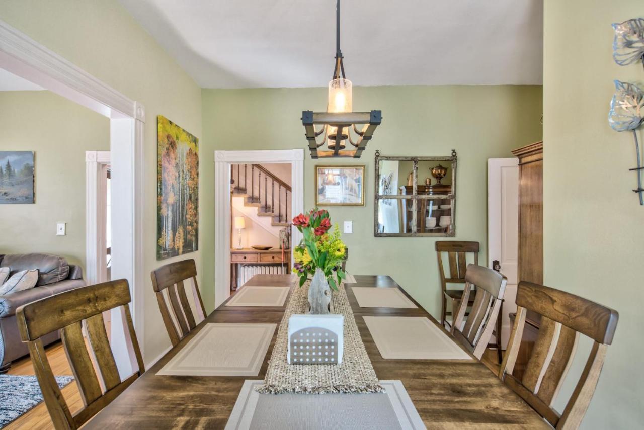 Casa de férias Victorian Charm With Hot Tub & Fire Pit Downtown *