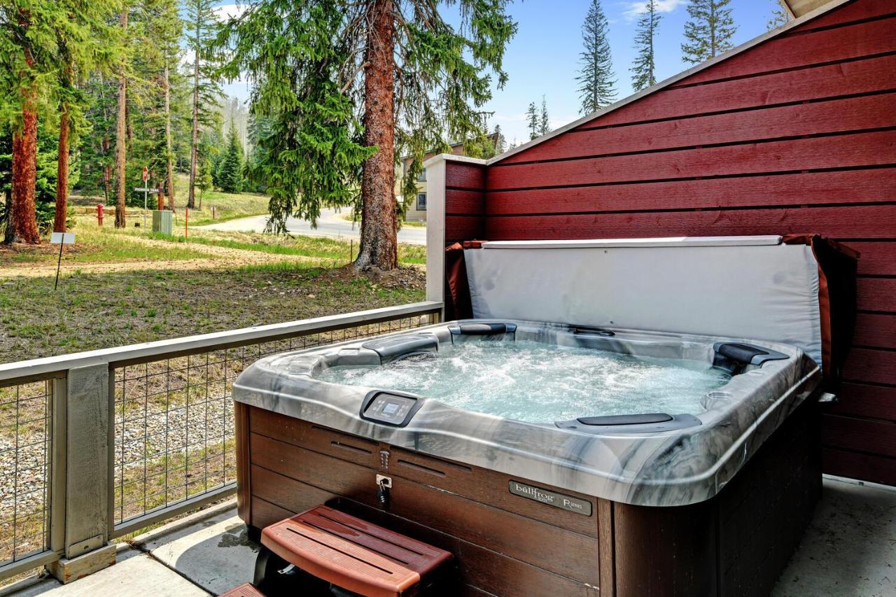Luxury Cabin 77: Hot Tub Retreat With Mountain Views *
