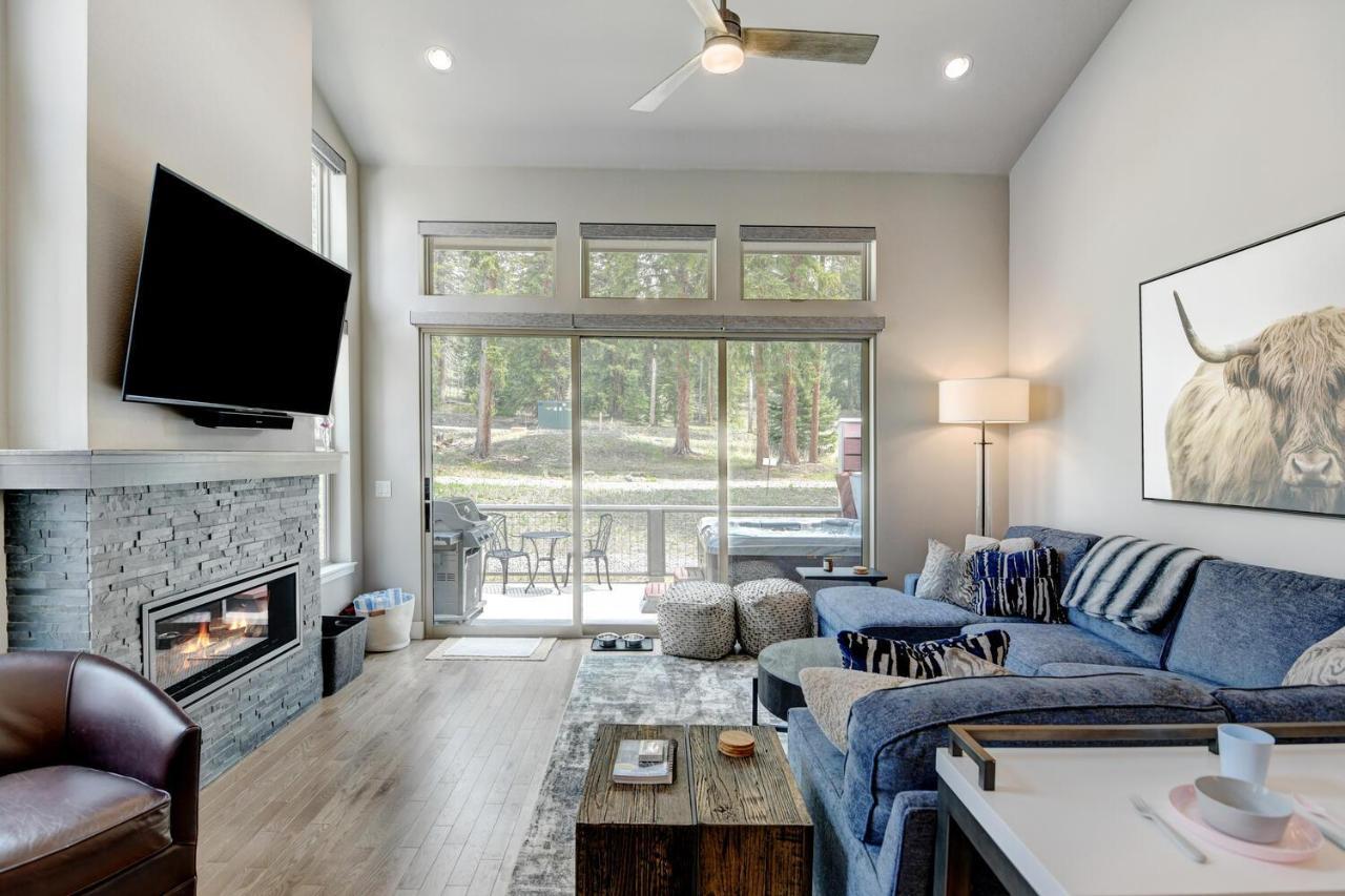 Luxury Cabin 77: Hot Tub Retreat With Mountain Views Holiday home Fraser