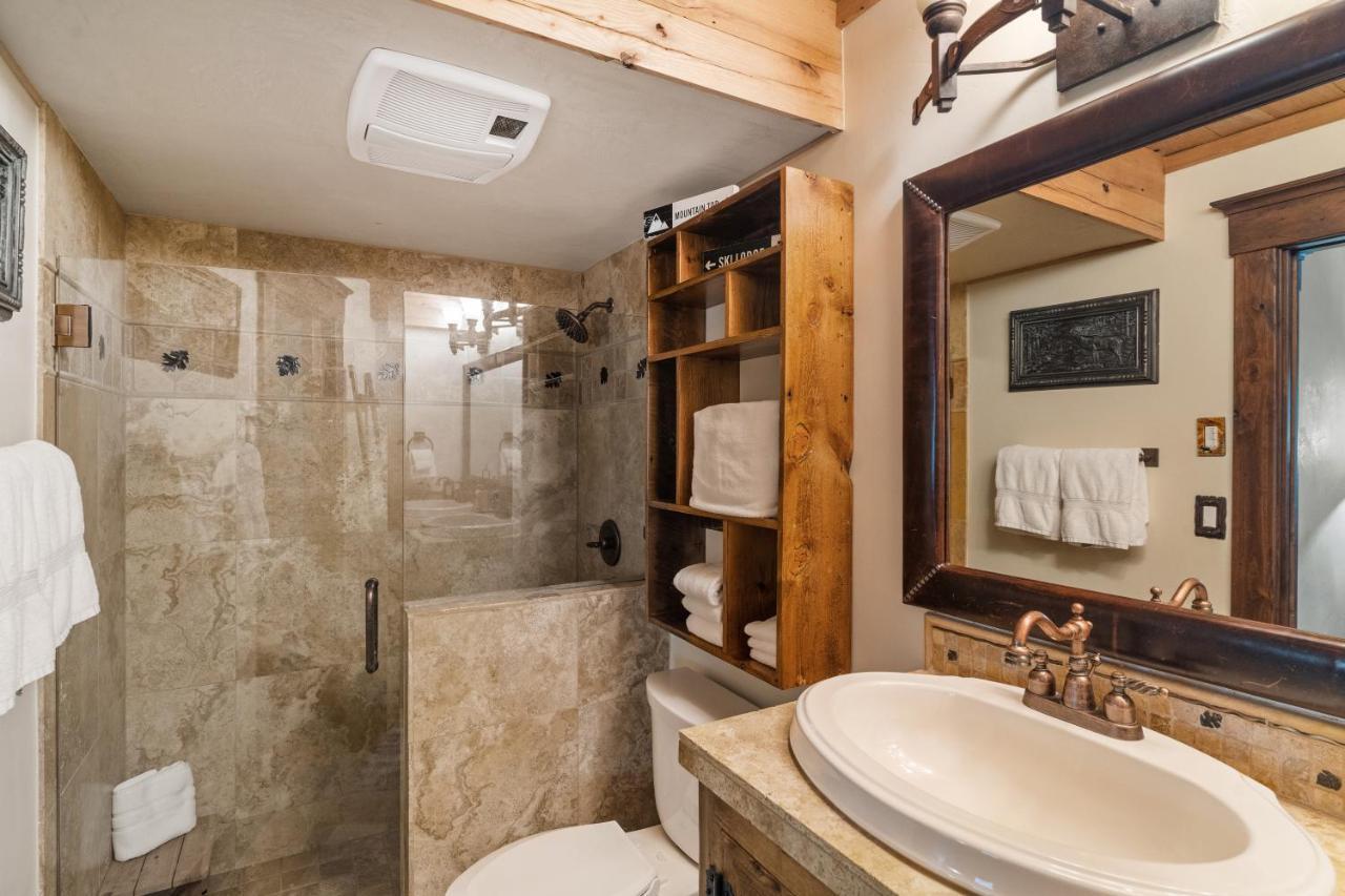 Apartment Bear Claw 301 - Ski-in Ski-out Condo! *