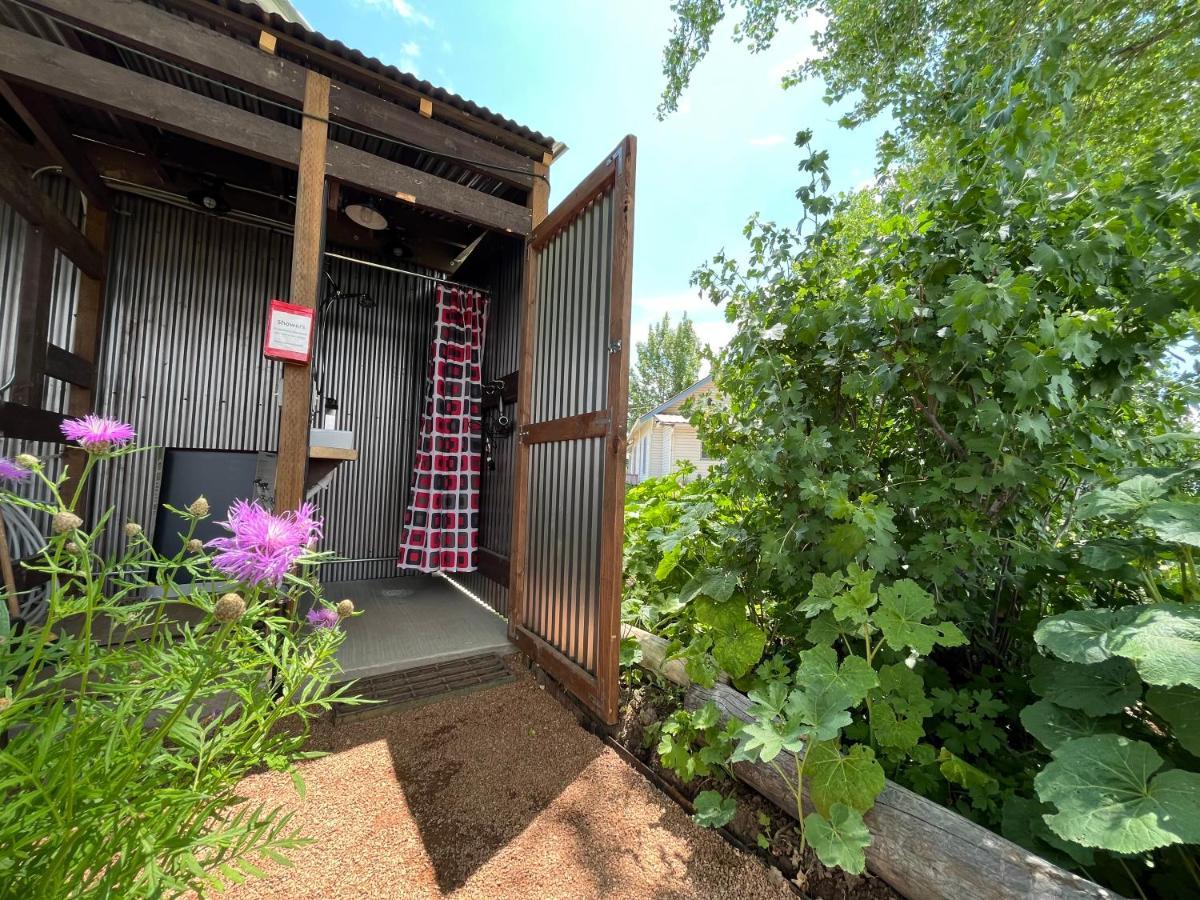 Luxury tent Zinnia Glamping Tent At Zenzen Gardens