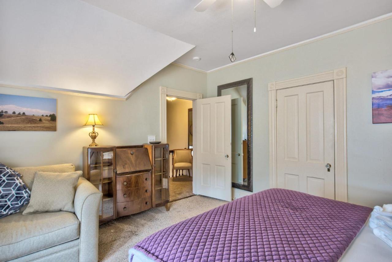 Casa de férias Victorian Charm With Hot Tub & Fire Pit Downtown *