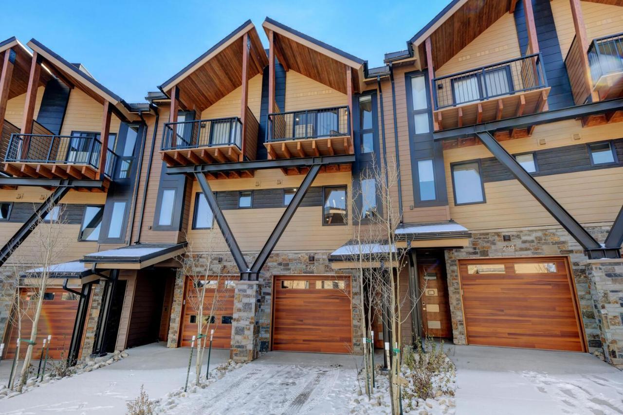 Holiday home Riverfront Luxury Villa: Hot Tub, Views & Free Activities
