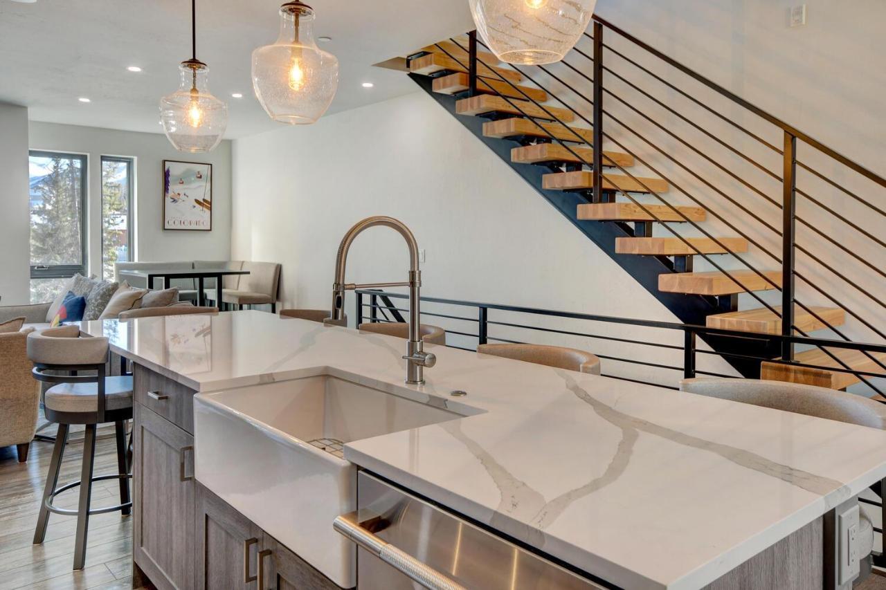 Holiday home Riverfront Luxury Villa: Hot Tub, Views & Free Activities *