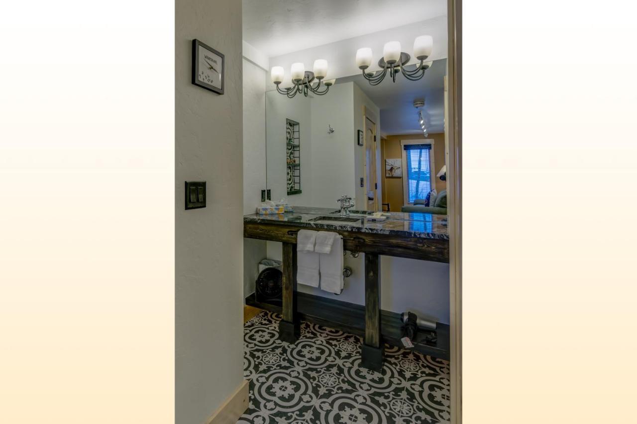 Bear Claw 104 - Ski-in Ski-out Condo! Steamboat Springs