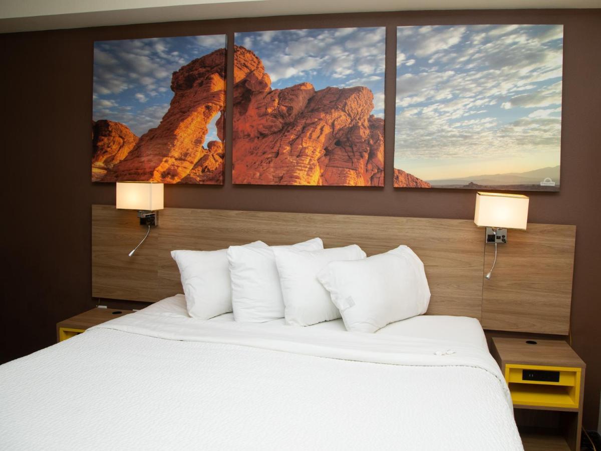 Days By Wyndham Hotel
