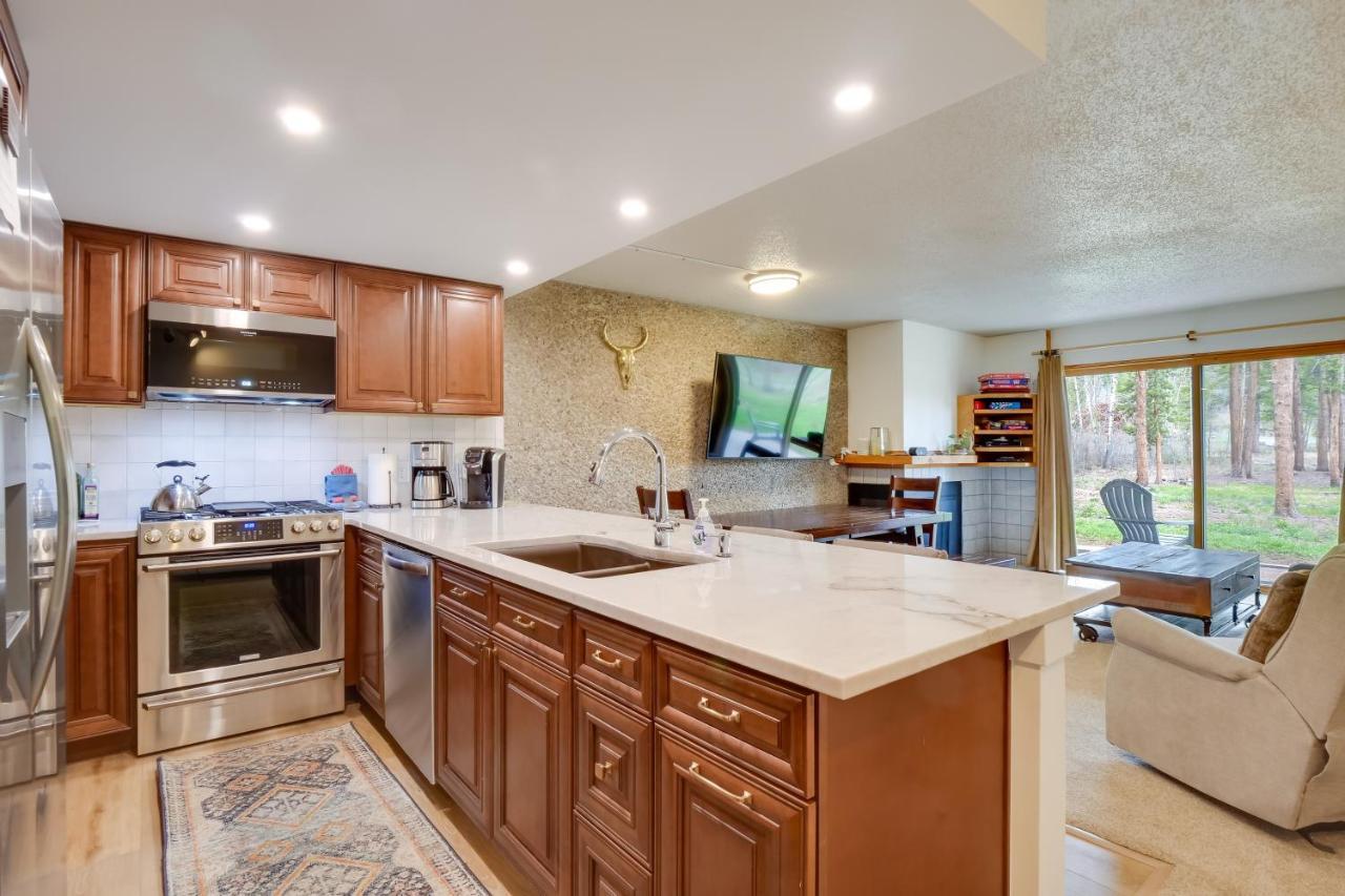 Casa de férias Beautiful Breck Townhome With Pool 1 Mi To Main St!