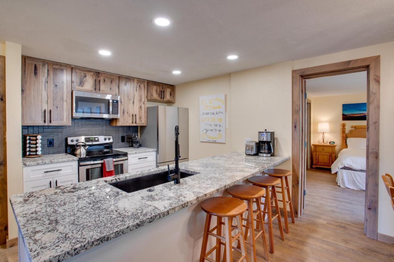 Apartment With Pool Access Walk To Slopes Crested Butte