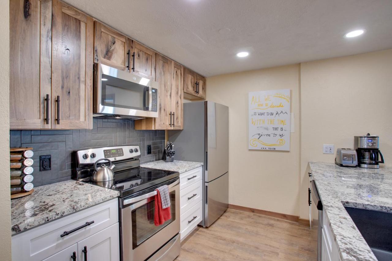 With Pool Access Walk To Slopes Apartment *