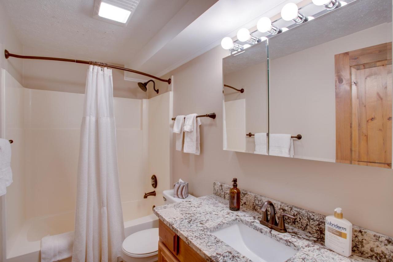 Apartment With Pool Access Walk To Slopes