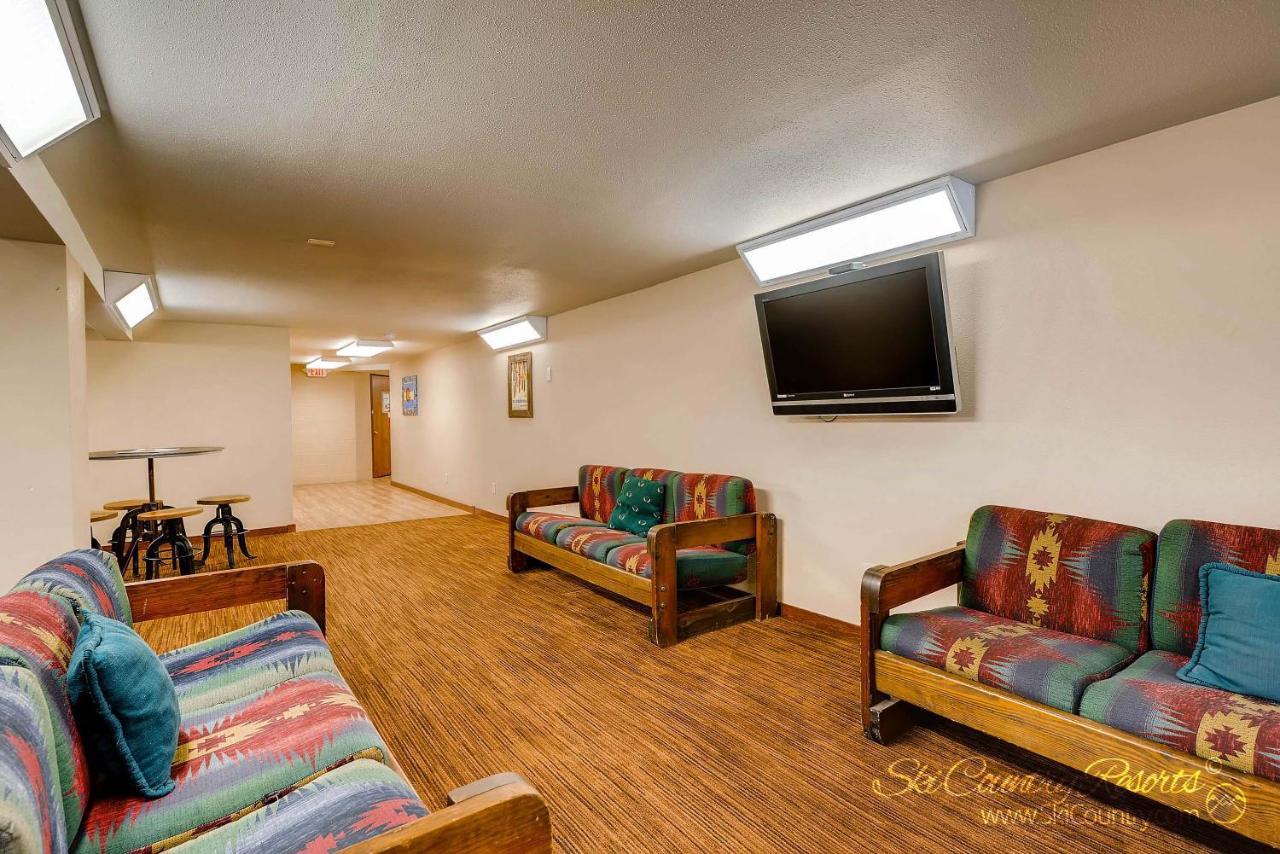 Cozy Floor Unit With Lots Of Windows Affordable & Steps From Main Street Pm8d *