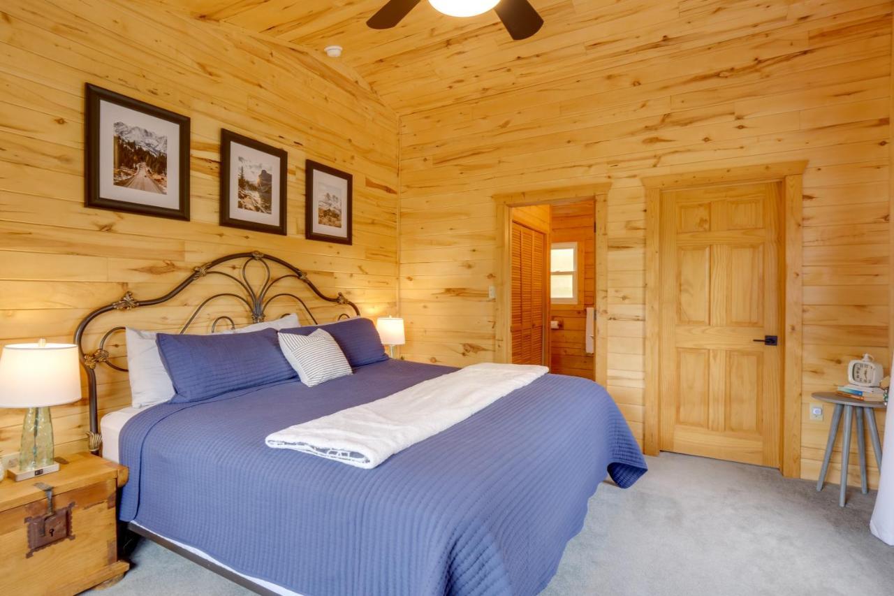 Holiday home Grand With Grill And Mountain Views!