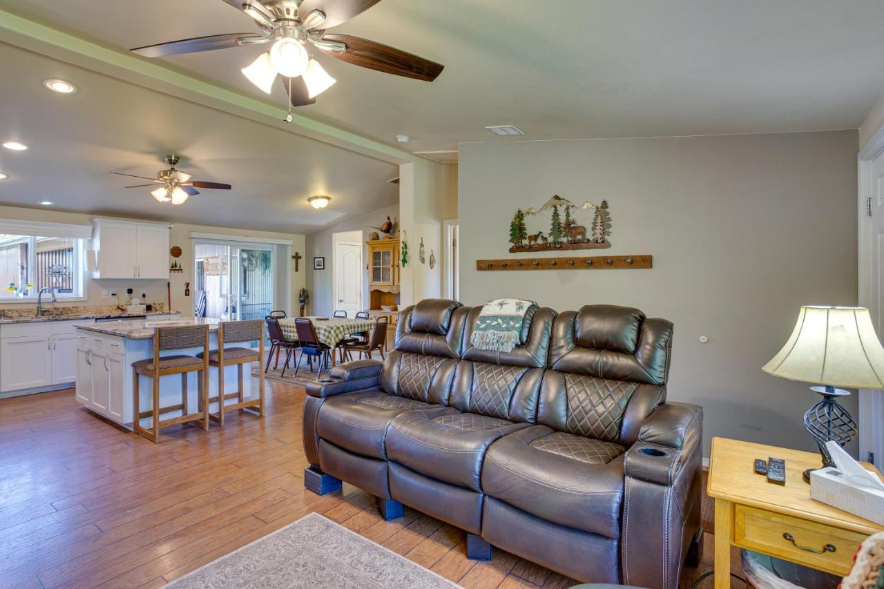 Spacious With Deck 5 Mi To State Park!