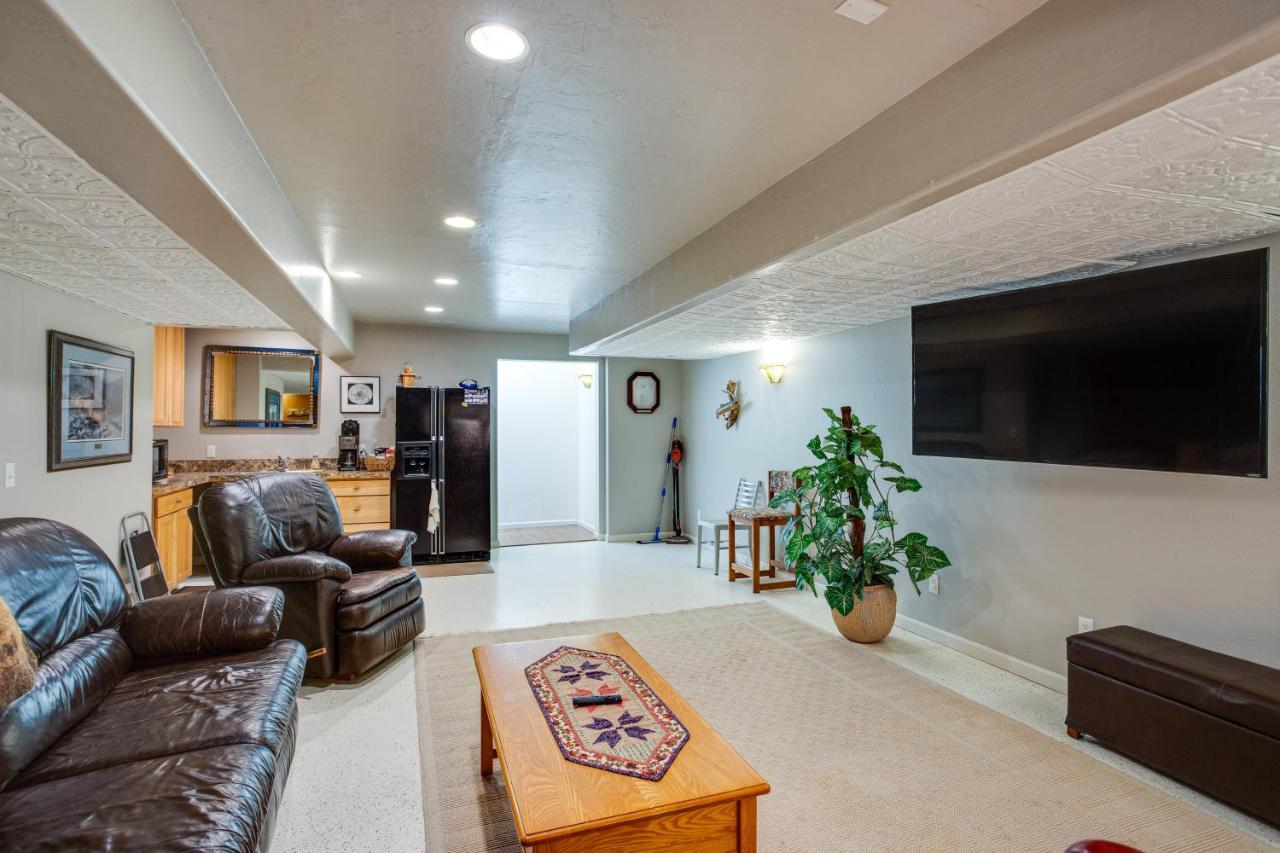 Spacious With Deck 5 Mi To State Park! Holiday home *