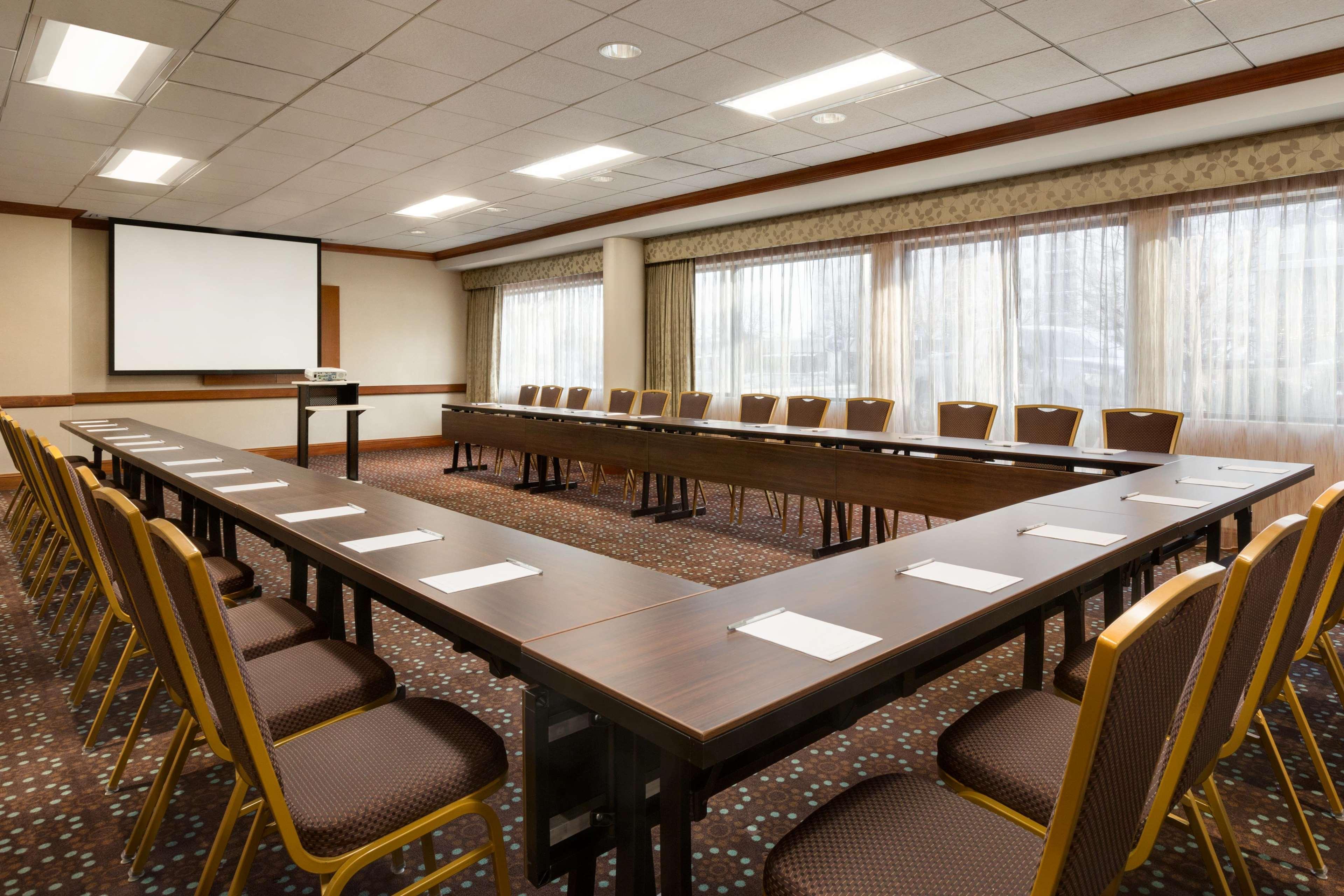 Hampton Denver West Federal Center Hotel 3*