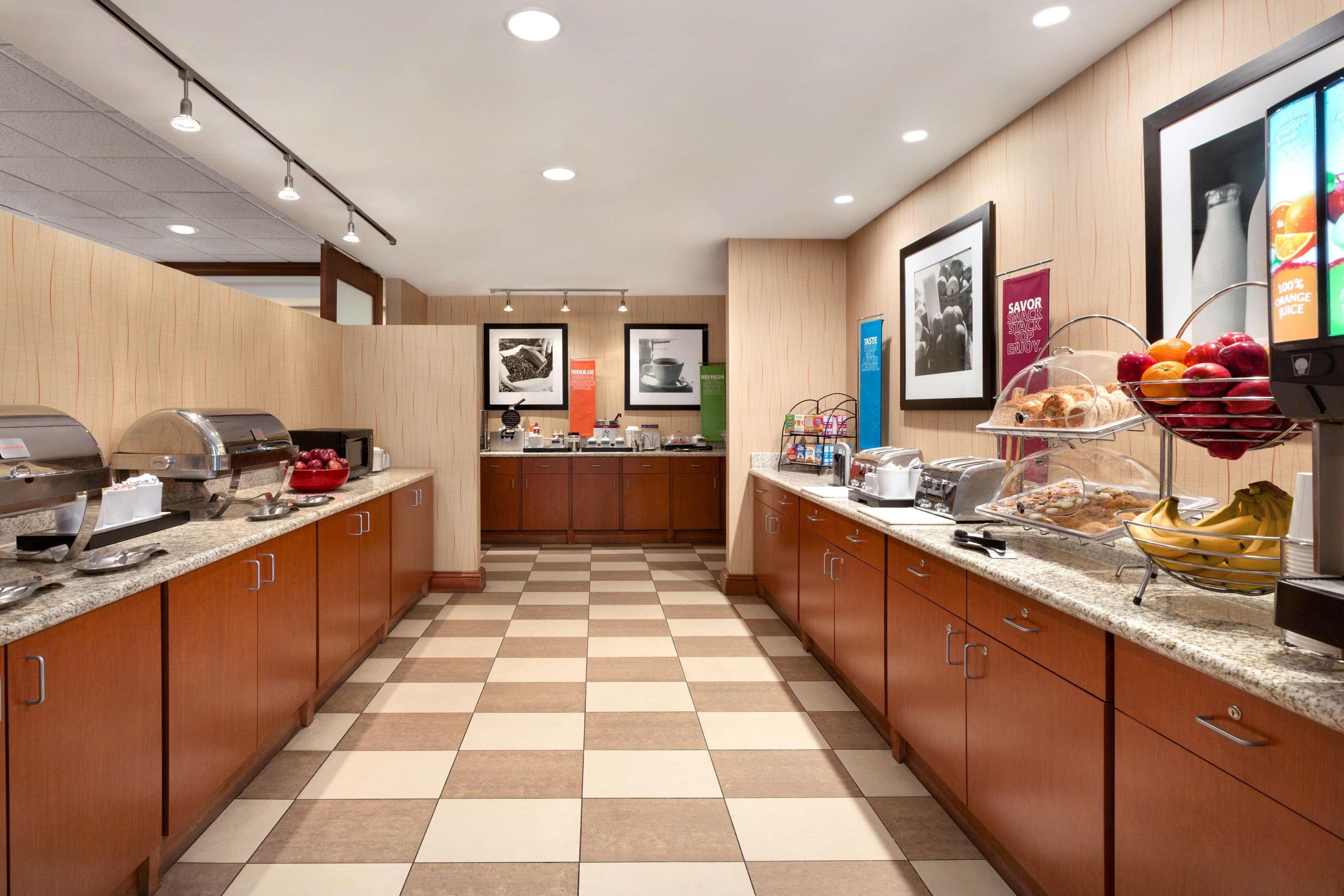Hampton Denver West Federal Center 3*