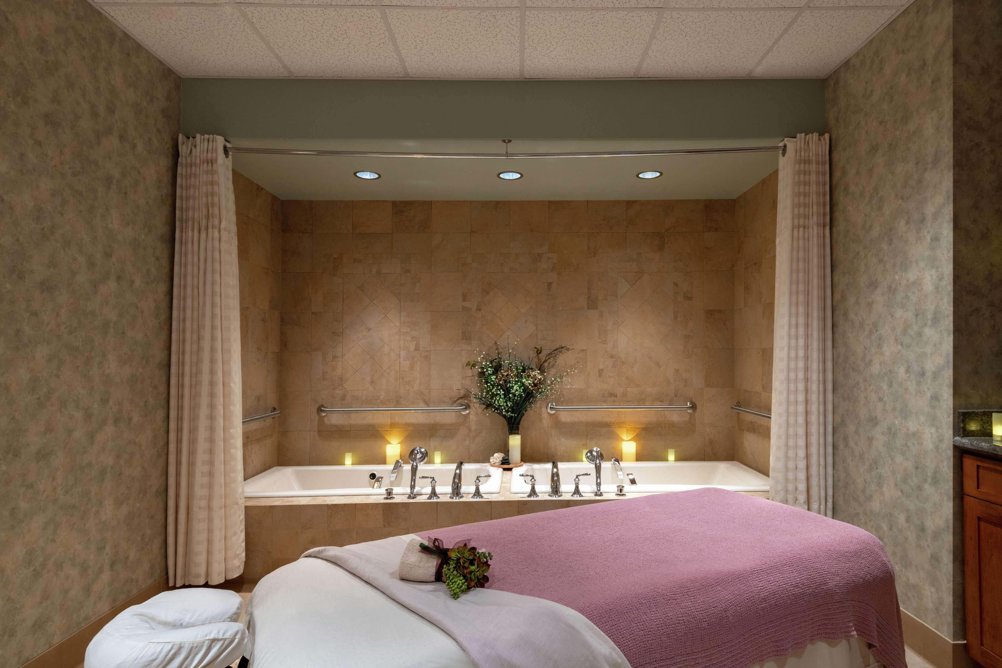 Hotel Embassy Conference Center 4*