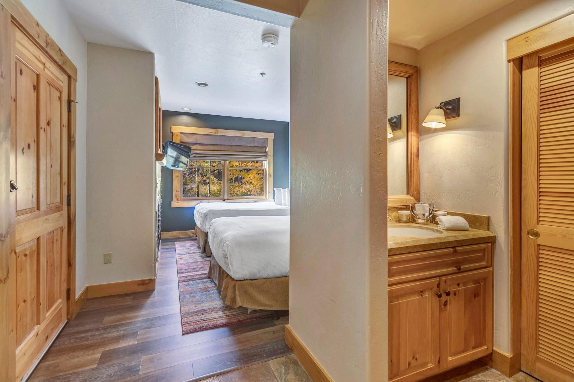 Mountain Lodge *