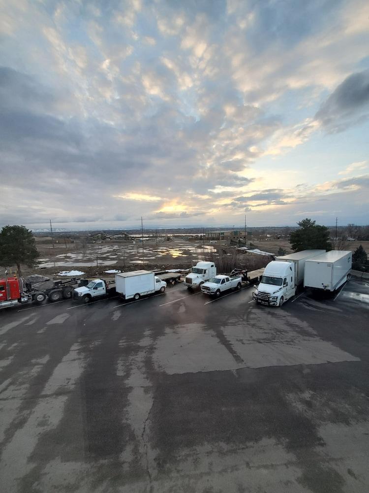 Super 8 By Wyndham North East Denver Hotel 2*