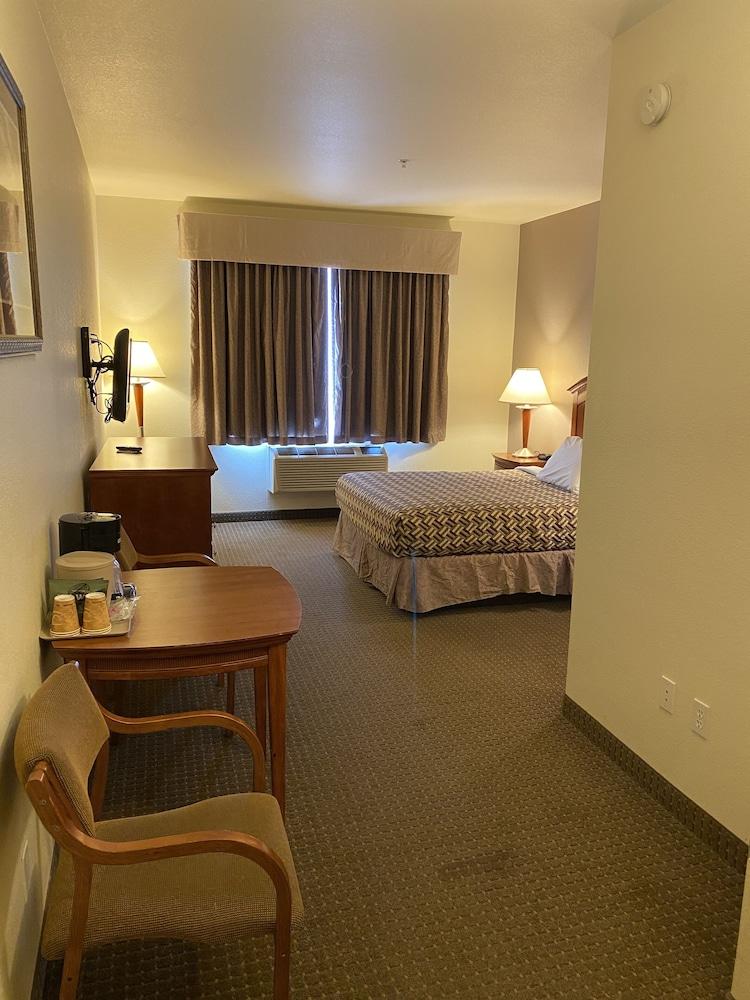 A Riverside Hotel 3*