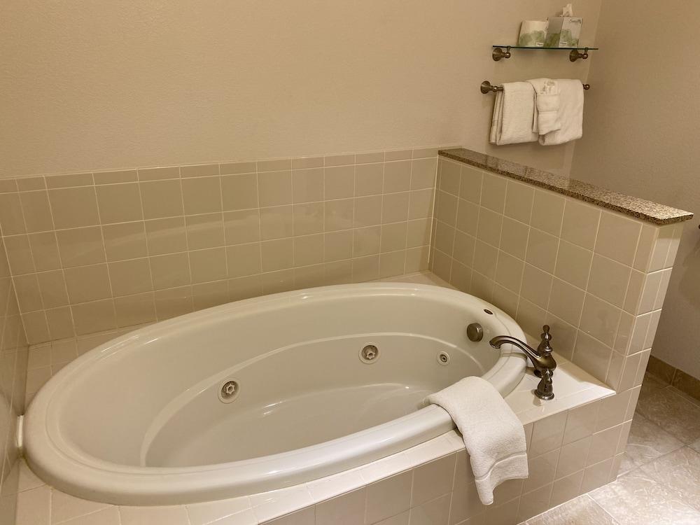 A Riverside Hotel 3*