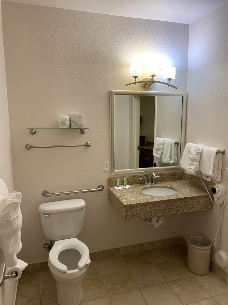 A Riverside Hotel 3*