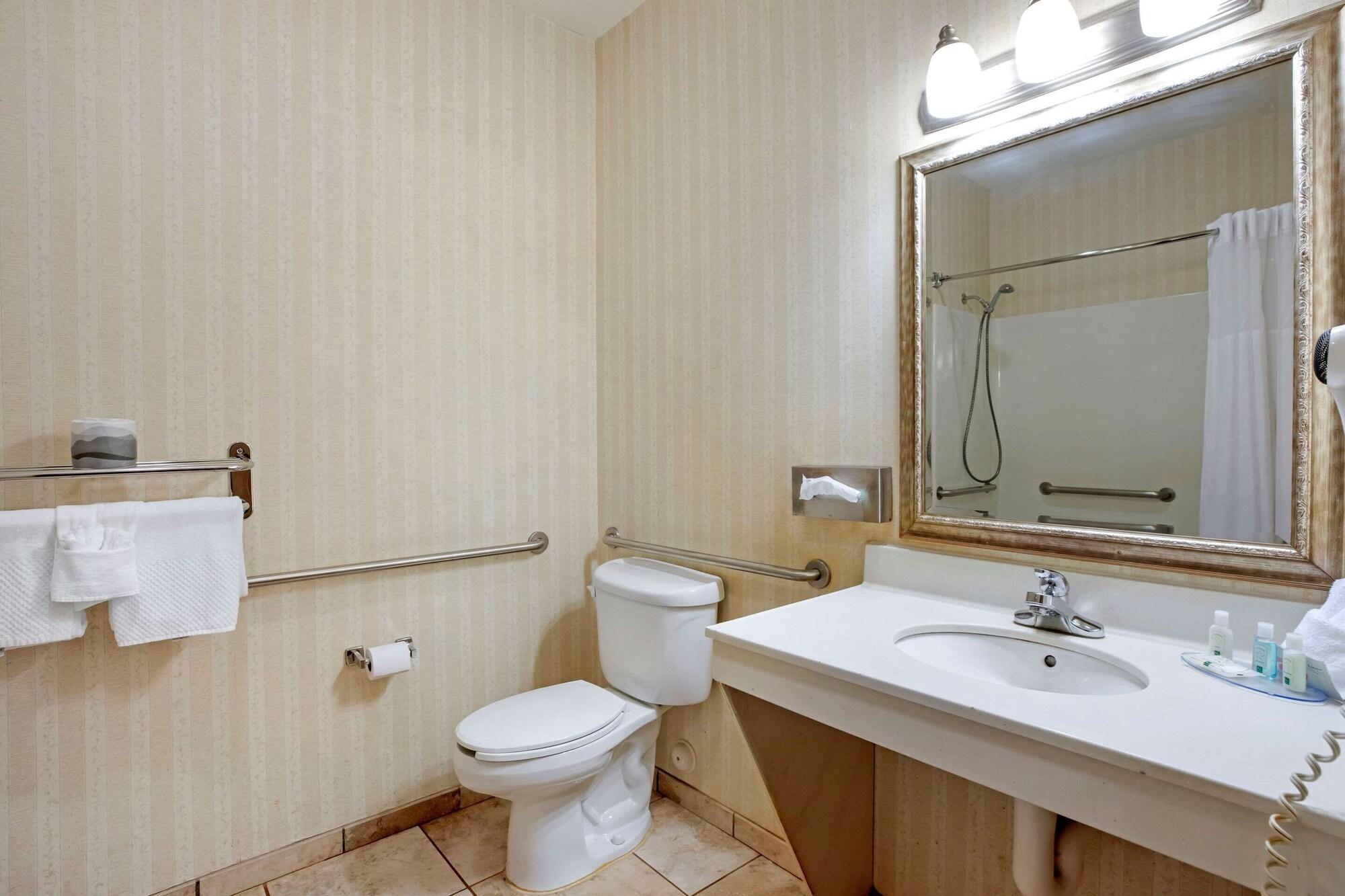 Quality & - Collins Hotel Wellington