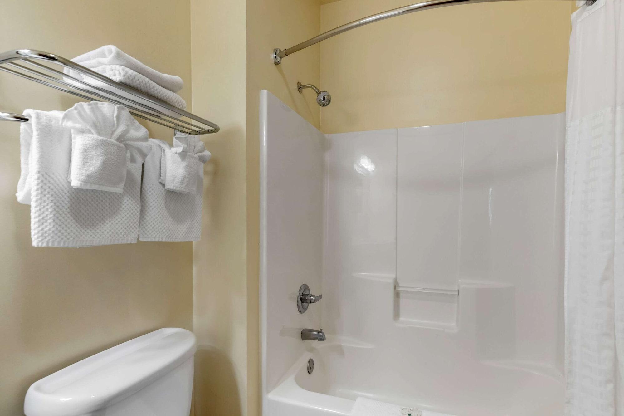 Quality & - Collins Hotel 2*
