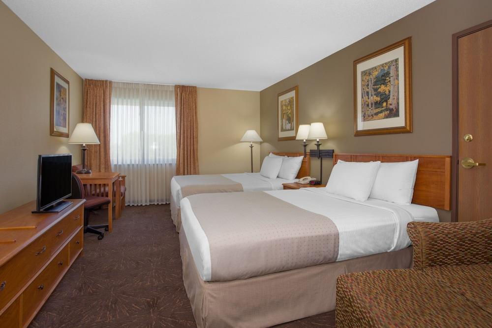 Quality & - Collins Hotel 2*