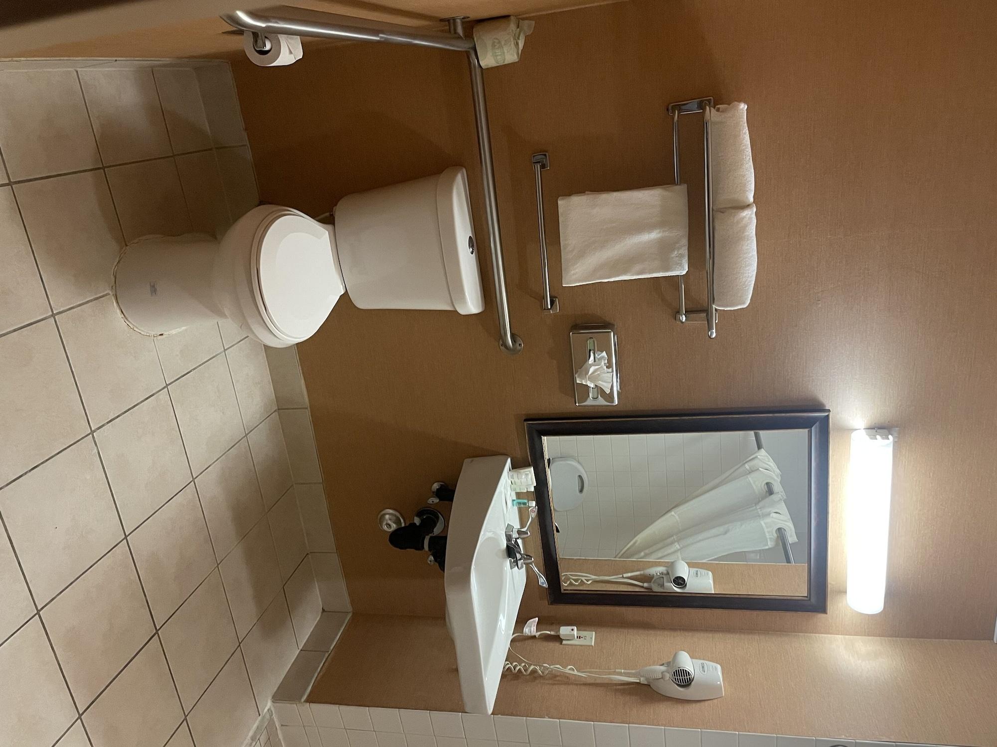 Inn Quality And Conference Center Downtown 3*
