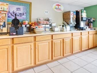 Super 8 By Wyndham North East Denver