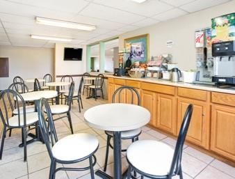 Super 8 By Wyndham North East Denver Hotel 2*