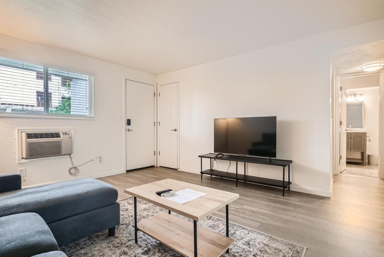 Apartment Large In Lakewood, Sk *