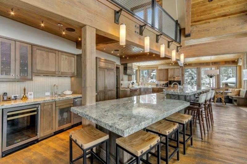 Holiday home Luxurious 6-bedroom Ski-in-ski-out Home, Very Spacious, With Private Hot Tub And Game Room, Breckenridge