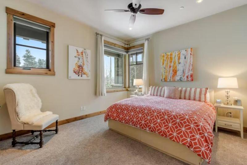 Holiday home Luxurious 6-bedroom Ski-in-ski-out Home, Very Spacious, With Private Hot Tub And Game Room, *