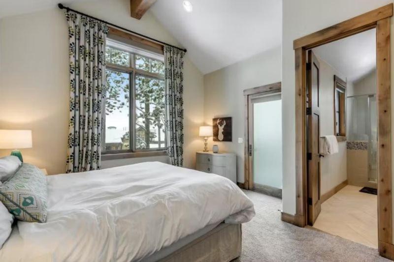 Luxurious 6-bedroom Ski-in-ski-out Home, Very Spacious, With Private Hot Tub And Game Room, Breckenridge